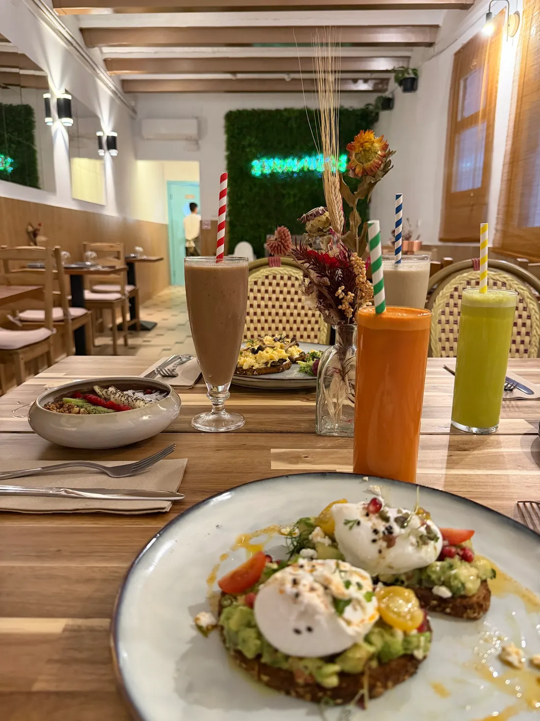 Fresh juices and brunch plates in the dining room